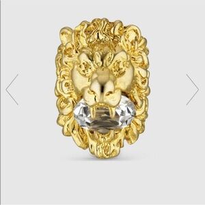 Unisex Gucci Lion head ring A Gucci lion head ring‎ with clear crystal 4-6 appr